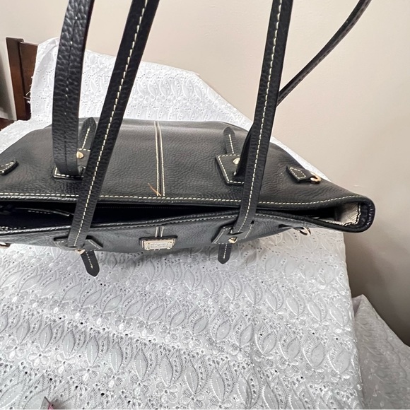 Dooney And Bourke Black Pebbled Leather Tassel Shopper Tote Purse. - Picture 4 of 10